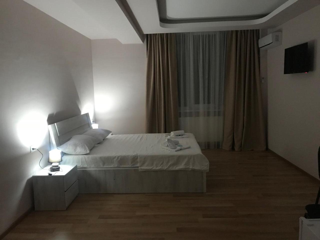 Hotel Caucasus Tbilisi Eksteriør bilde